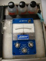 LaMotte Analog pH Meter and Accessory Set